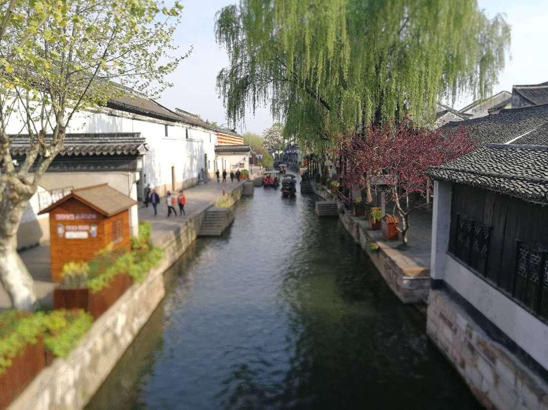小球进黑洞